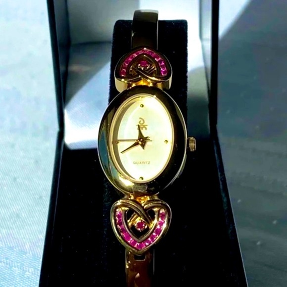 ✨🎉🔥HOST PICK!🔥🎉✨LIMITED EDITION✨’Romanced by Rubies’ Custom Gold+Ruby Watch - Picture 5 of 5